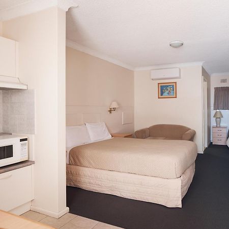 Holiday Lodge Motor Inn Нарума Экстерьер фото