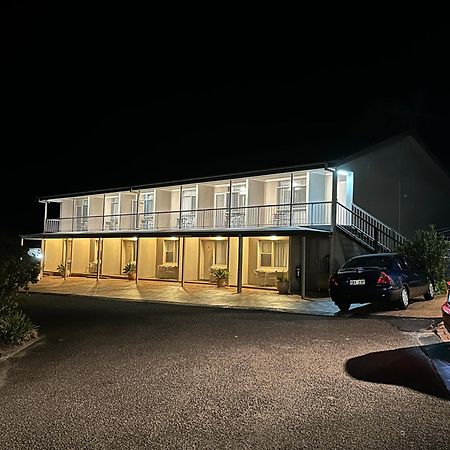 Holiday Lodge Motor Inn Нарума Экстерьер фото